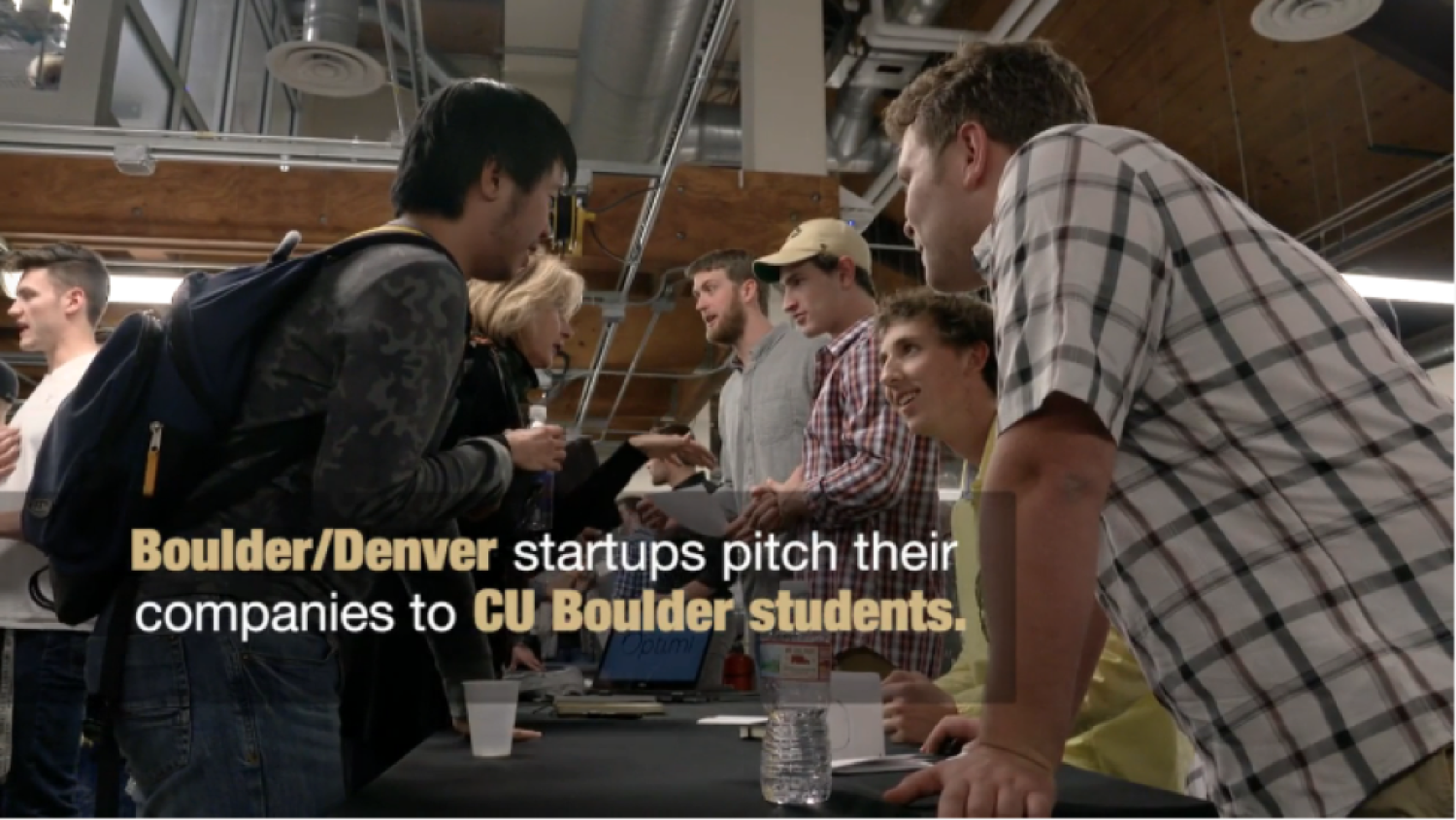 Picture of students and companies talking to each other at Startups2Students event