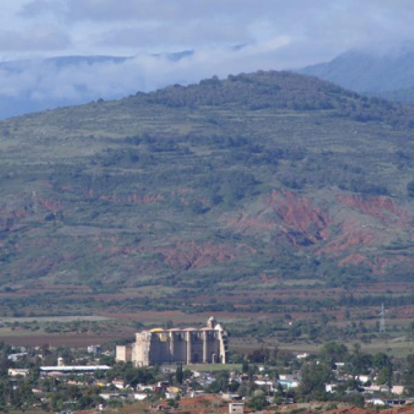 Yanhuilan with Cerro Jazmin in background.