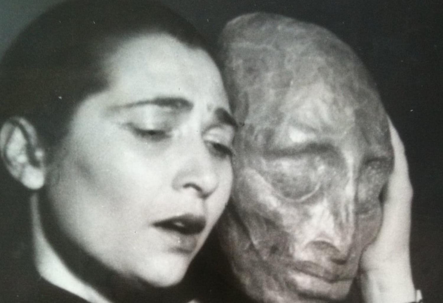 Lin Jaldati performing holding a mask