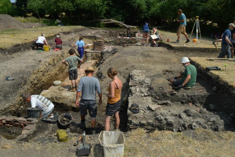 Excavation work on Silchester bath house ruin