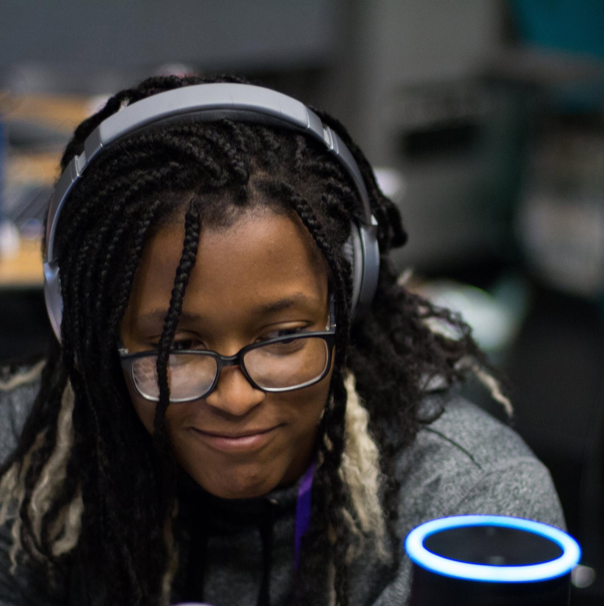 Woman uses a breadboard and programs a microcontroller to light LEDs at the 2017 T9Hacks.