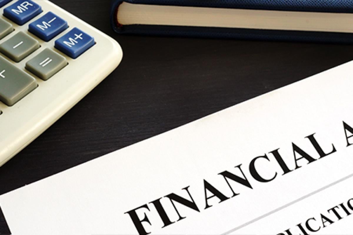 business student financial aid application