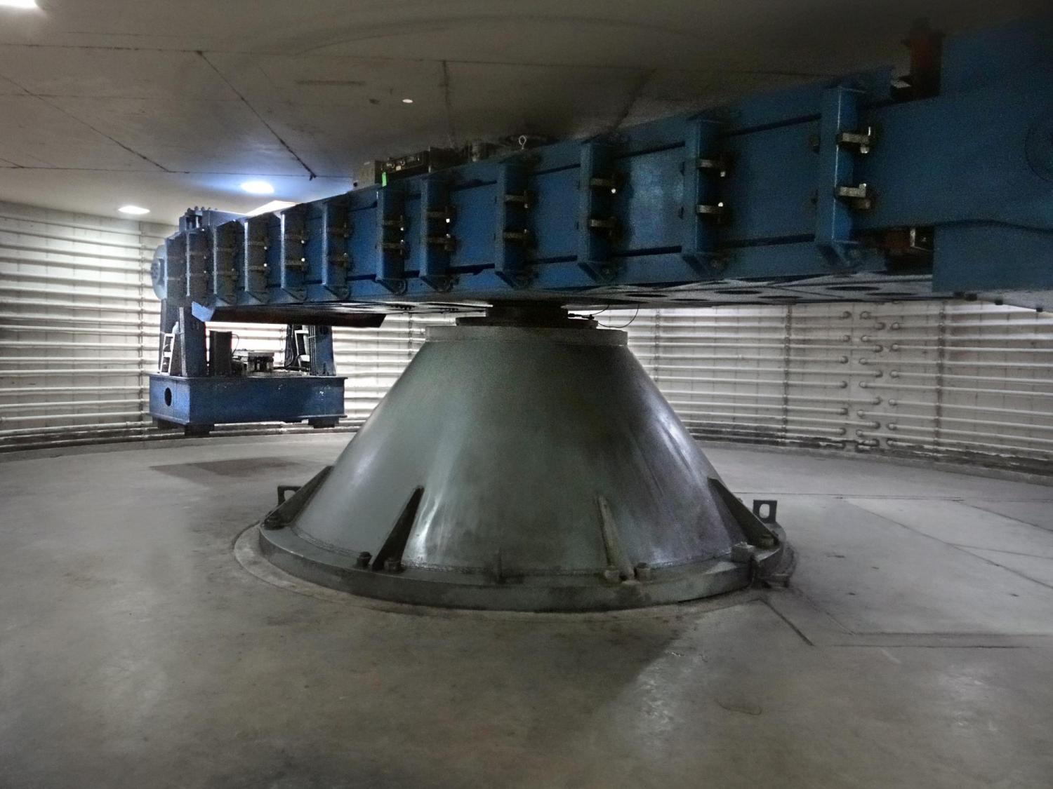 The 400 g-ton centrifuge