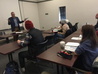 NBC News correspondent Tom Costello (Jour’87) teaches CMCI students to write memorable broadcast scripts using materials from real NBC News stories.