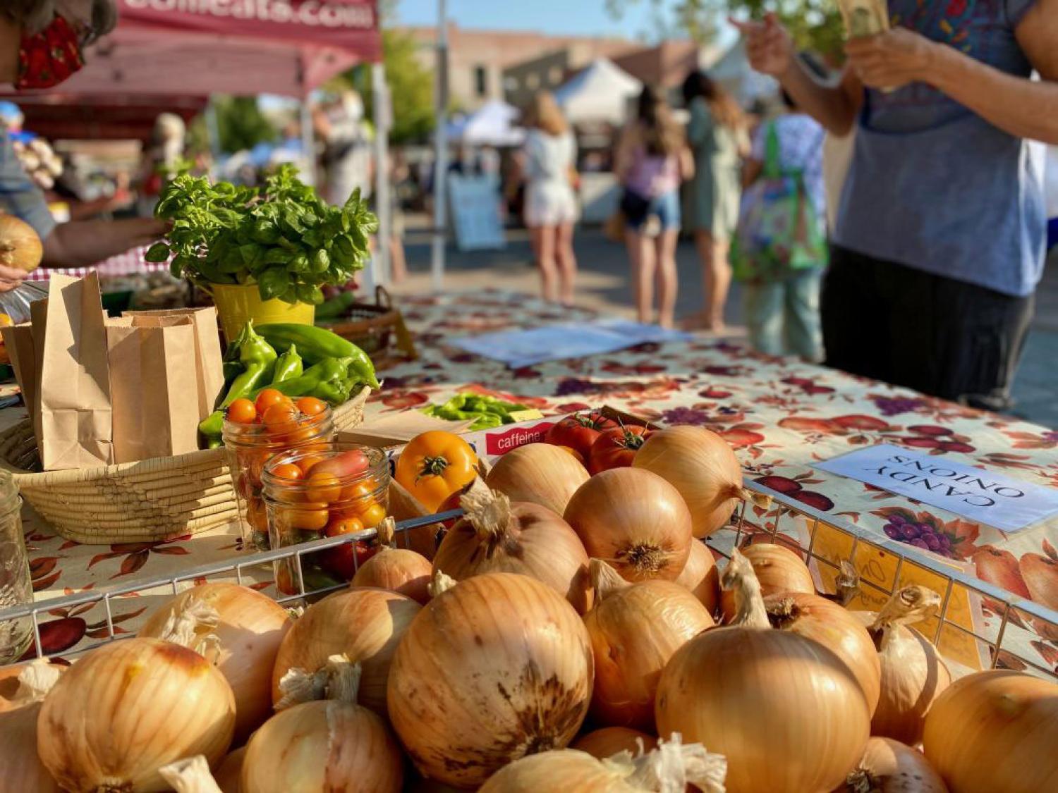 Boulder+Residents+Flock+to+Farmers+Market+for+Local+Produce+Extravaganza