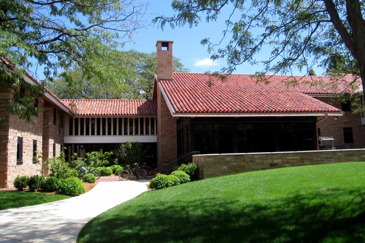 Buckingham Hall in the spring