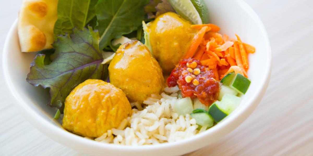 Curry bowl with chicken, rice, fresh greens, naan