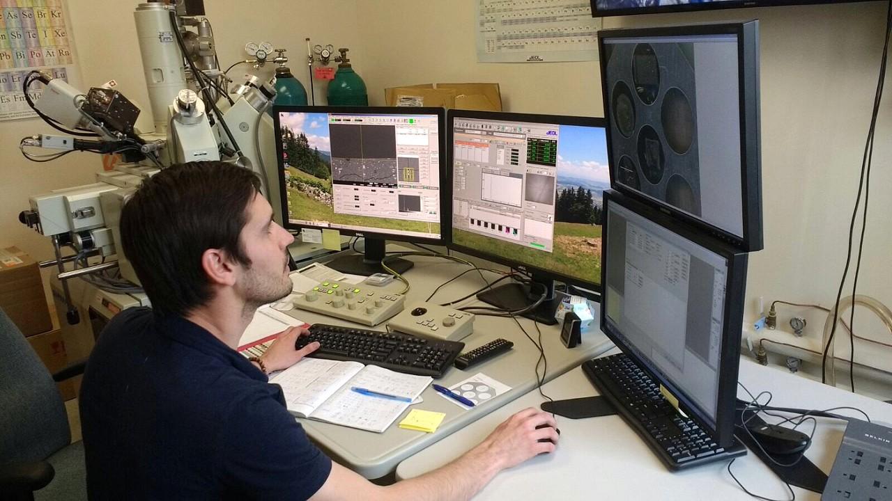 A student uses the Electron Microprobe