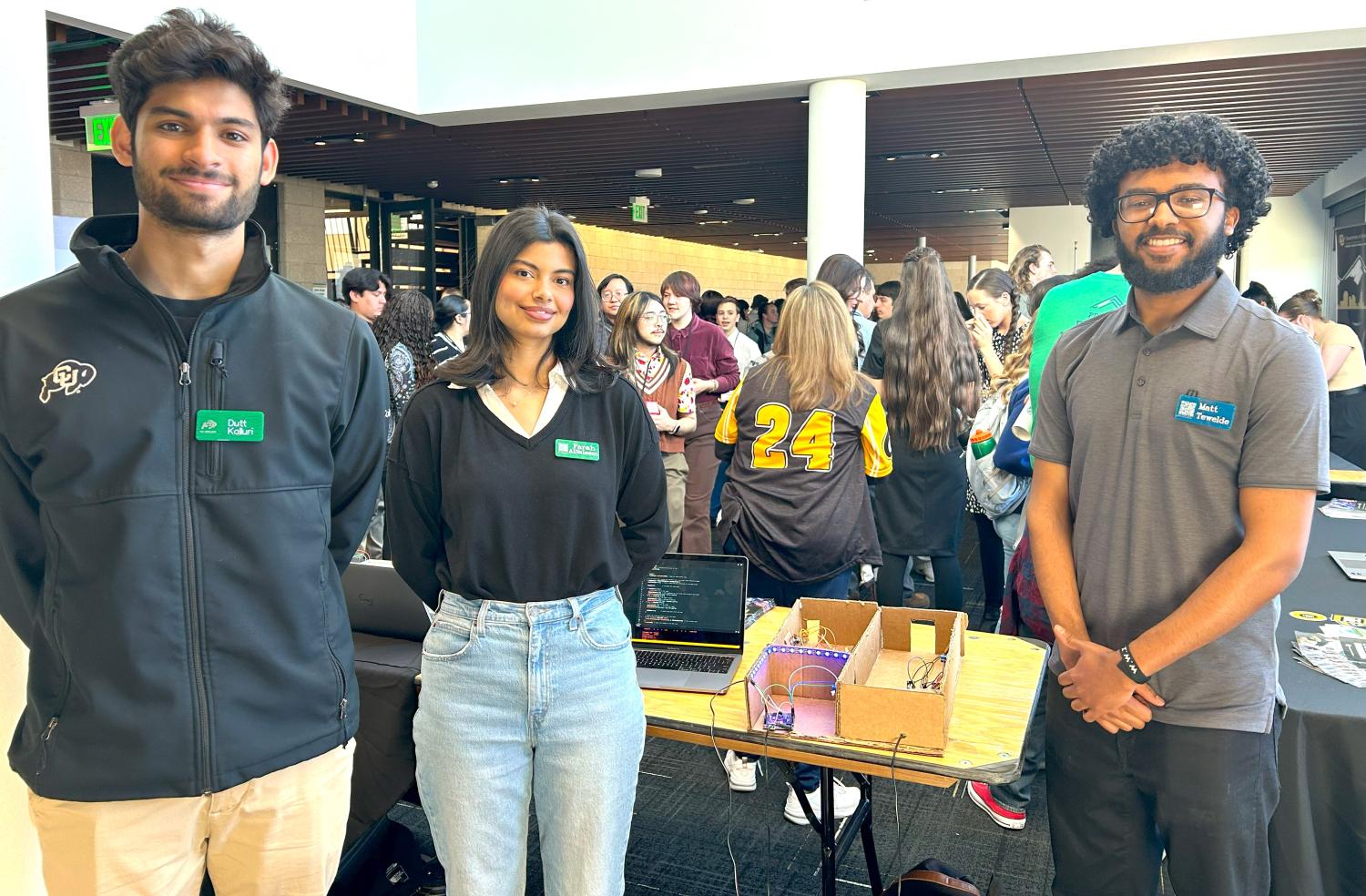 ECEE undergraduate students volunteer at the 2025 fair