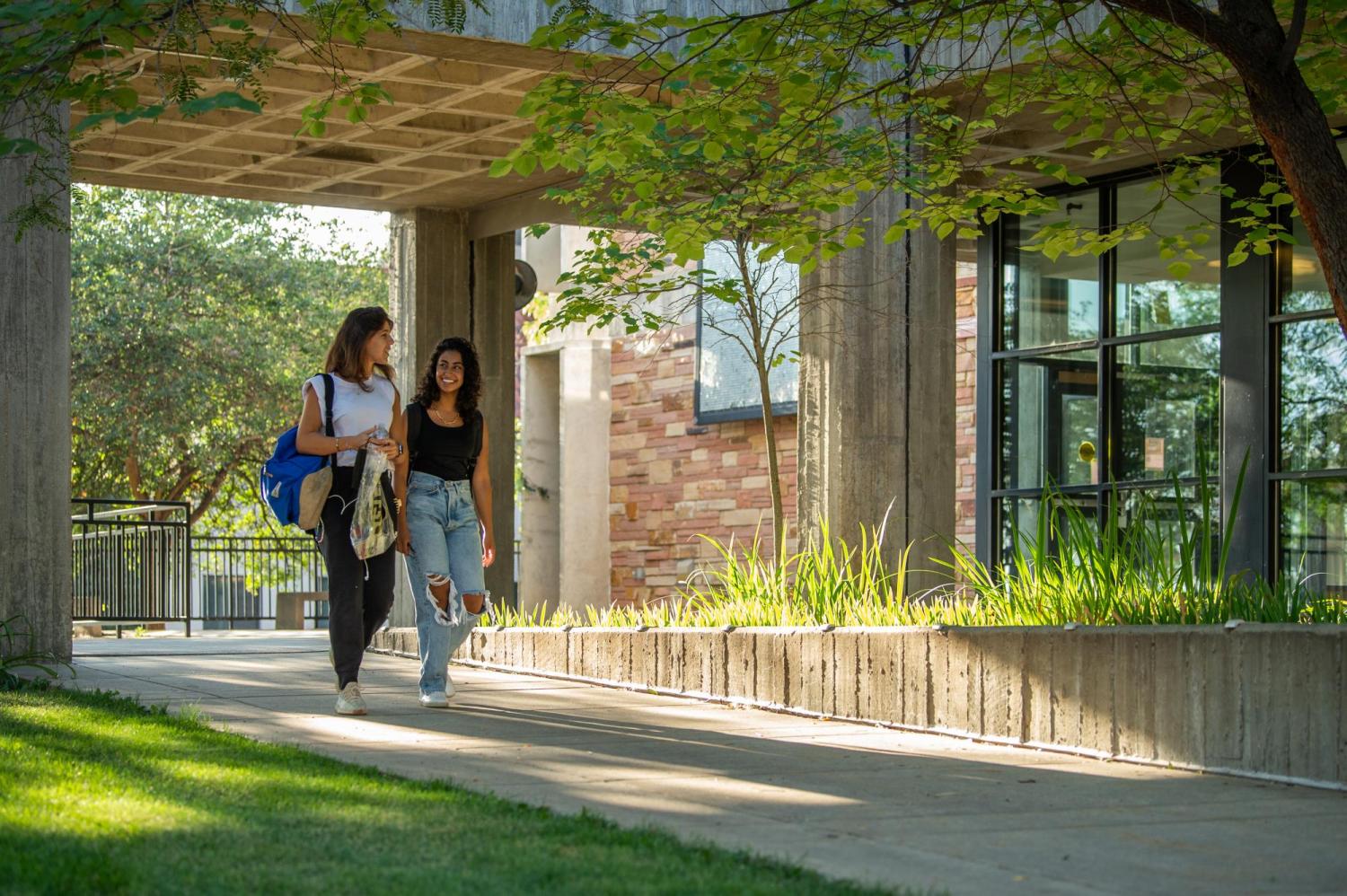 Two students walk past the ITL on their way to class