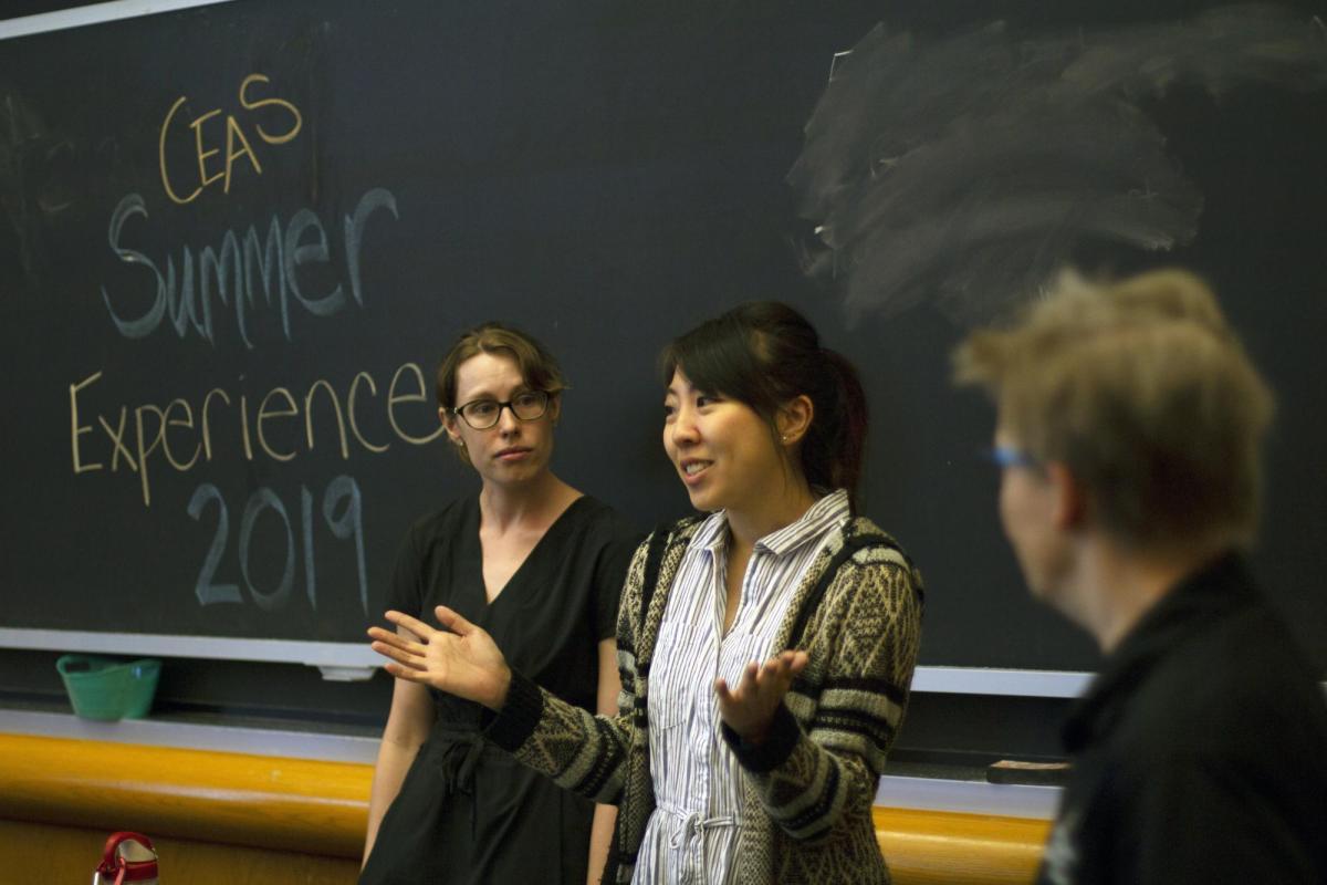 Two academic advisors present to incoming students during a summer orientation event