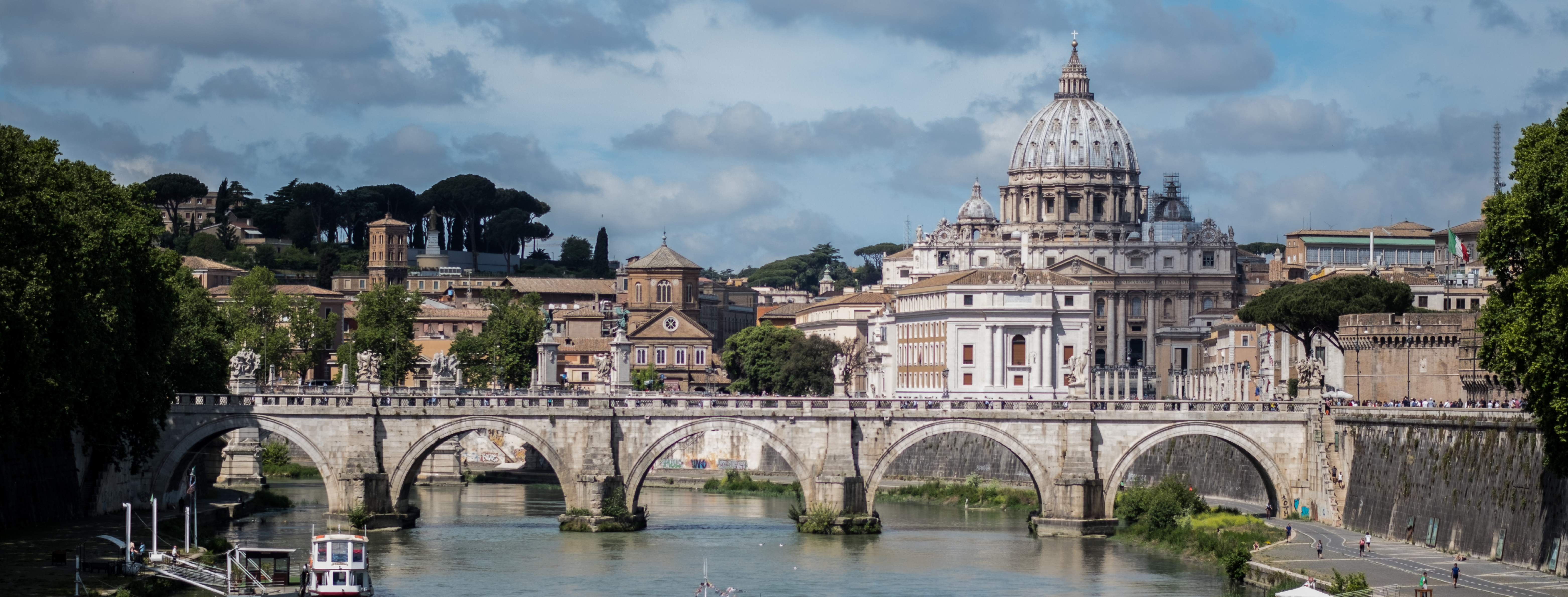 Ponte Sant'Angelo by Nicolas Hoizey is licensed under CC BY-NC-SA 2.0