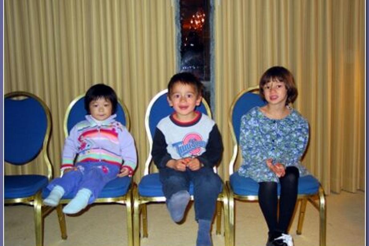Sarah and Matthew with cousin Valerie in Las Vegas (Dec. 2002)