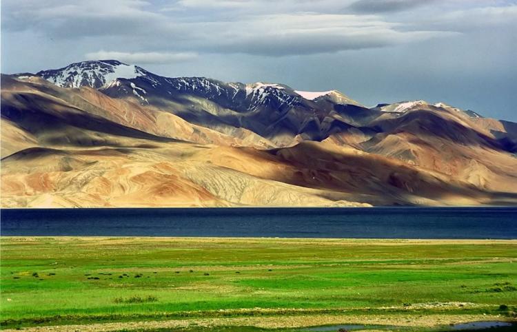 Tibetan plateau with mountains vista and grassland