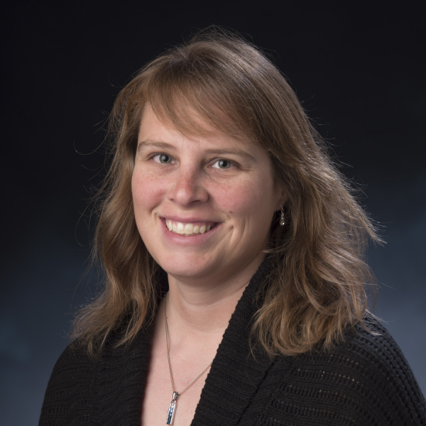 Shelley Knuth headshot