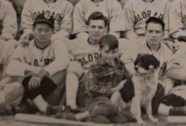 Thomas Masashi Kawamata with baseballl team