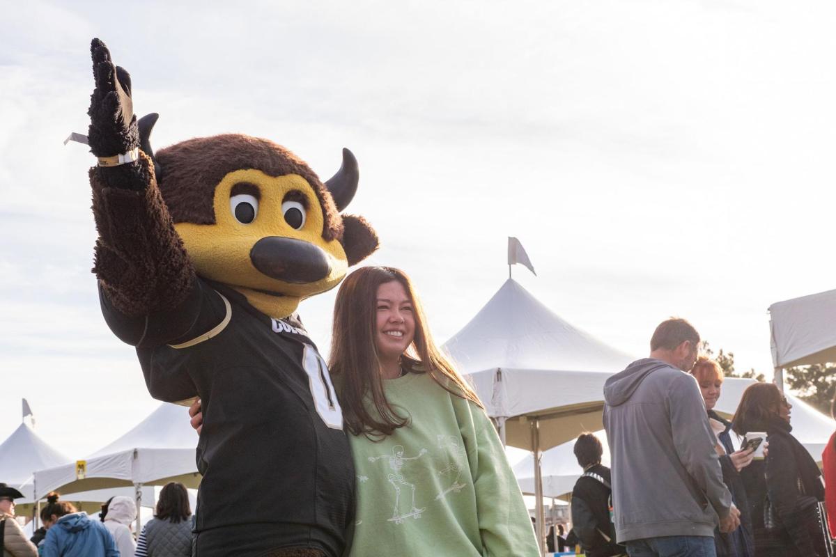 Admitted student with Ralphie mascot