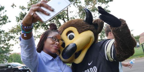 Student taking a selfie with Ralphie