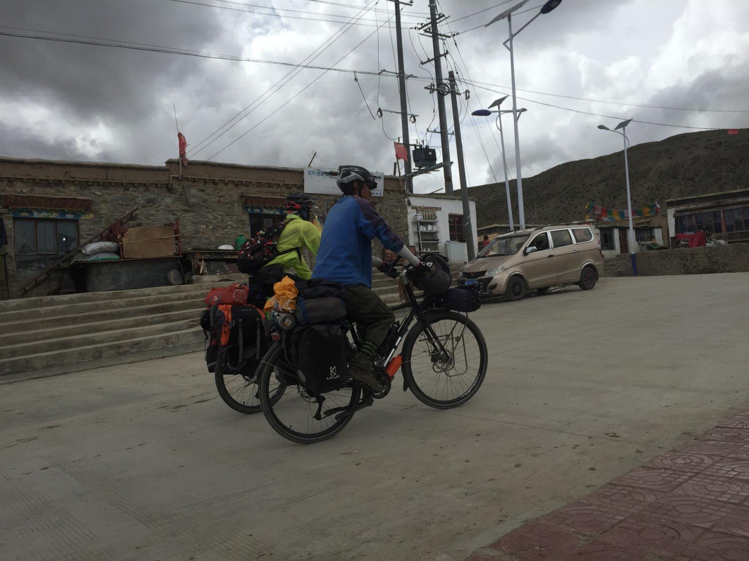 Chinese adventure cyclists