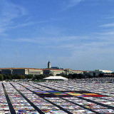 An image showing the HIV/AIDS quilt on the National Mall in the 1990s