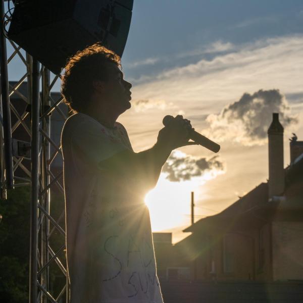 Artist Drew Hersch kicks off the inaugural BuffStreet on The Hill (Glenn Asakawa/CU Boulder)