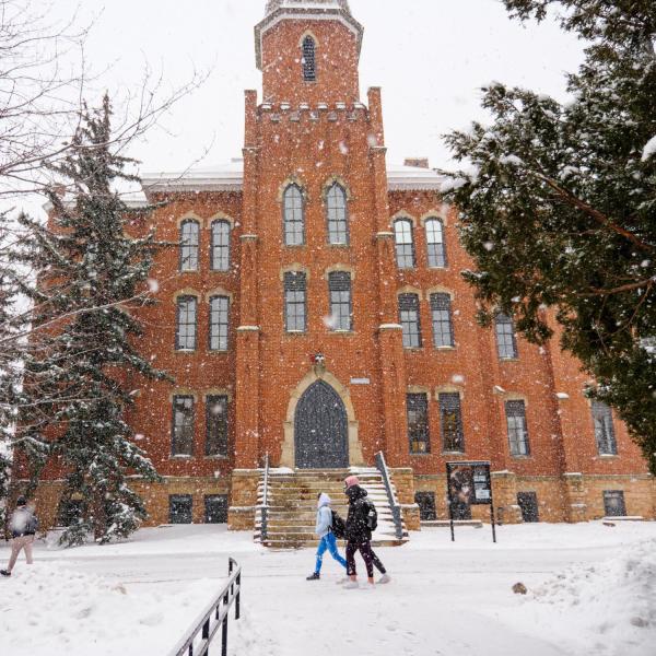 Snow on campus. Photo by Glenn Asakawa.