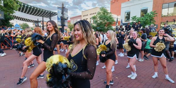 Cheerleaders on Pearl Street Mall during the first Stampede