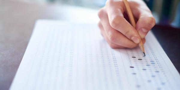 student filling a scantron test