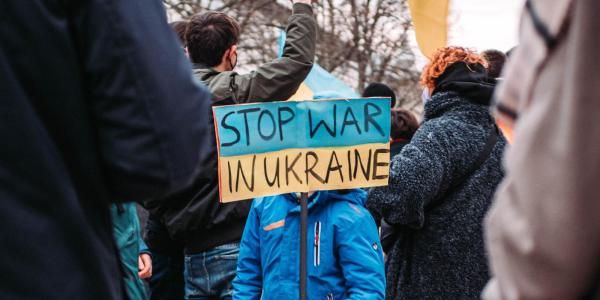 A kid protesting against the war in Ukraine