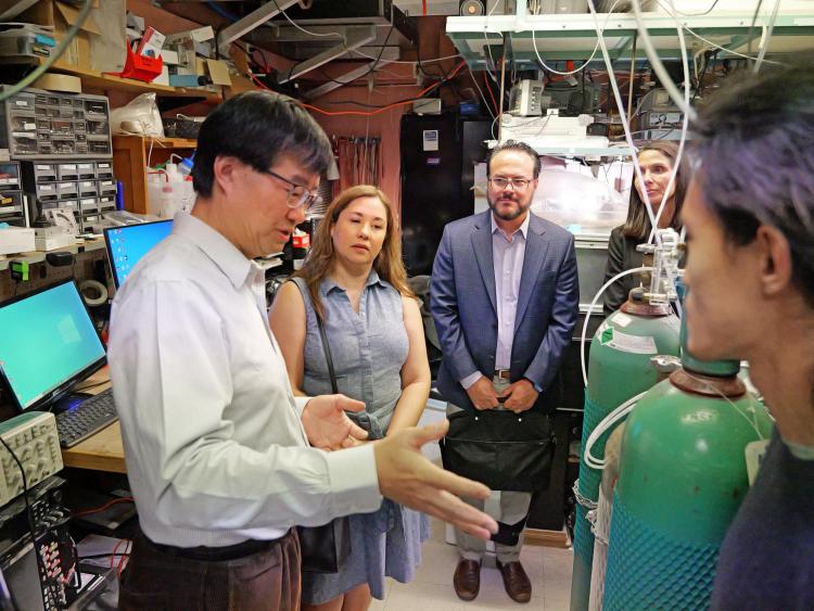 Colorado Rep. Yadira Caraveo gets a tour of Jun Ye’s lab in JILA