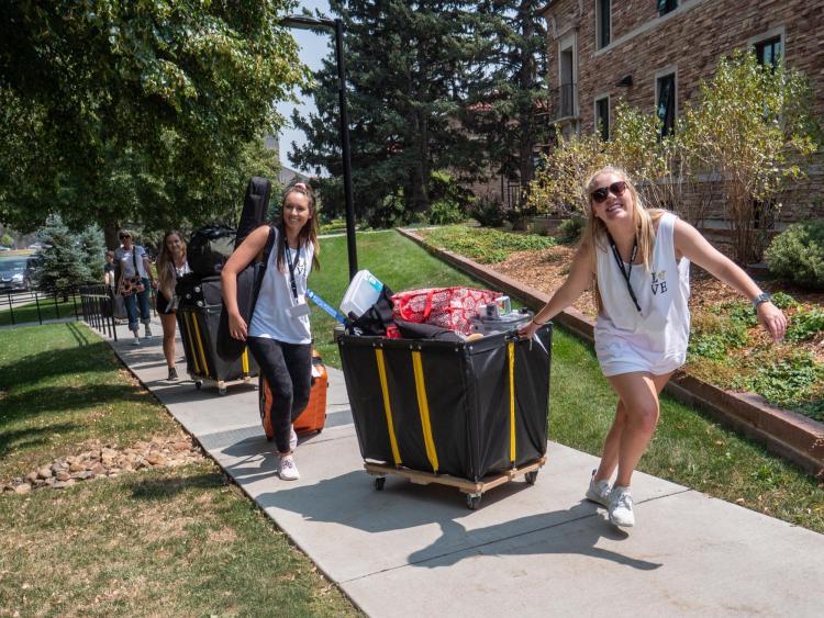 3 reasons to volunteer for Fall CU Boulder Today University