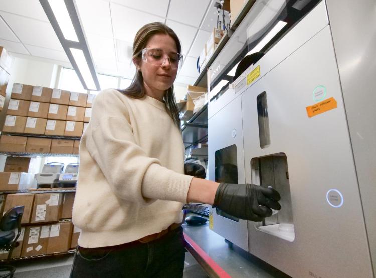 Irene Francino Urdaniz in the lab