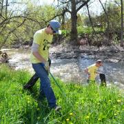 Campus community members clean up along Boulder Creek